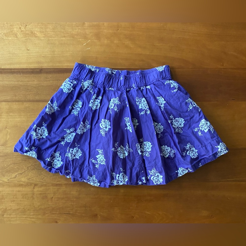Johnnie b girl’s 13-14 y.o. Dark blue skirt with white floral print